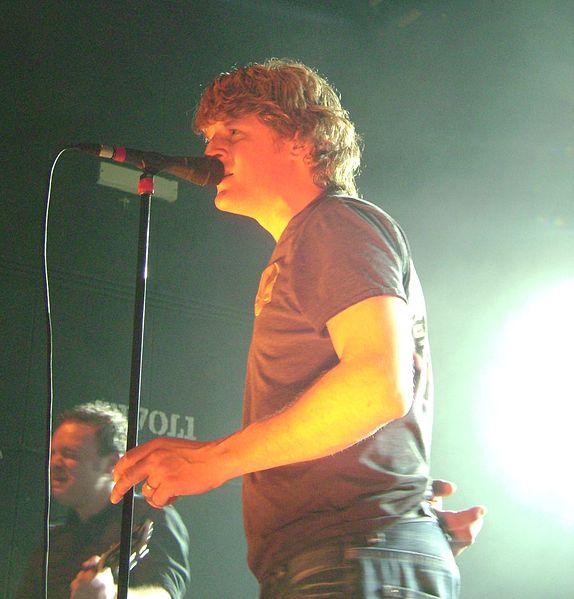 Racoon, leadzanger Bart van der Weide.jpg