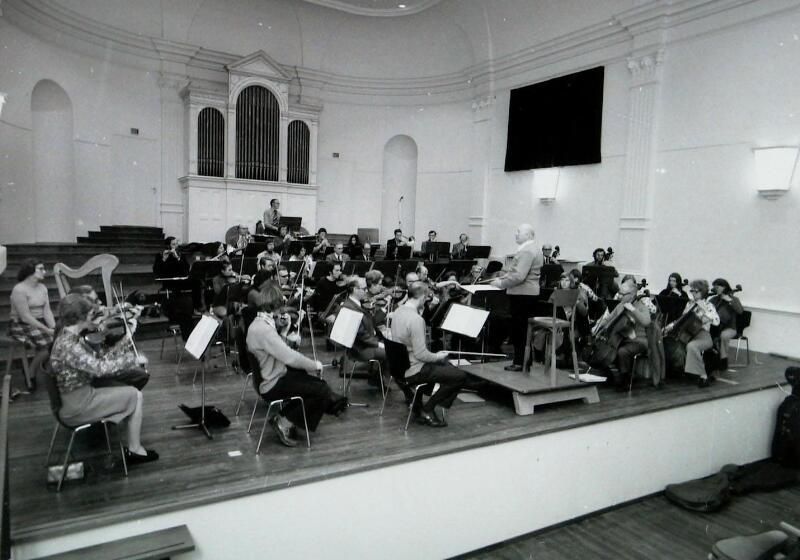 Bestand:Zeeuwse Concertzaal, repetitie Zeeuws Orkest, ca. 1968 (Beeldbank Zeeland, nr. 477 - ZB).jpg