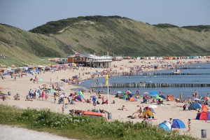 Strand-Zoutelande-en-strandpaviljoen-300x200.jpg