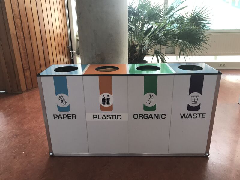 Bestand:Four-way trash separation system.jpg