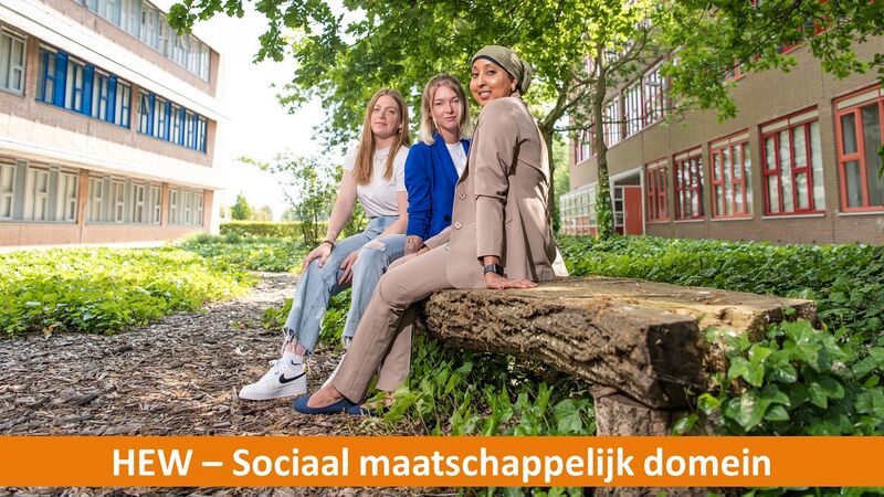 Bestand:HEW - drie studenten.JPG