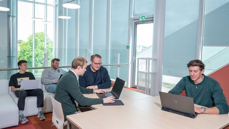 Bestand:Studenten in jrcz.jpg