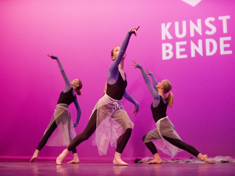 Bestand:Dansers Kunstbende.jpg
