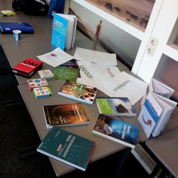 File:Boeken PLG bgeleiden.jpg