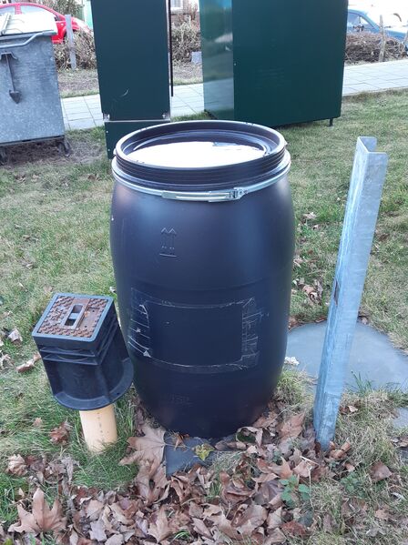 Bestand:Frying oil collection barrel.jpg