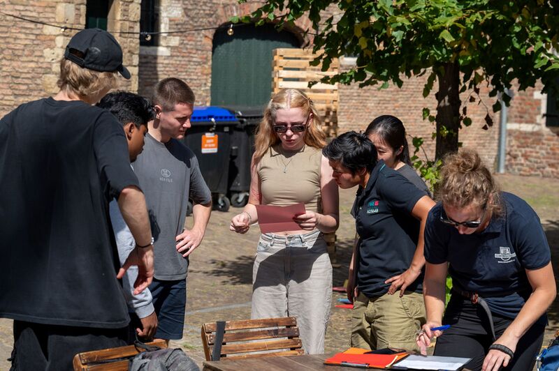 Bestand:Studenten spel.jpg