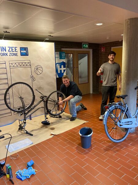 File:Lustrum Bike Repair.jpg