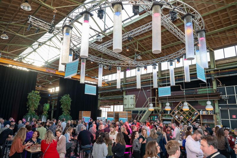 Bestand:Netwerken tijdens Toeristische Ontmoetingsdag.jpg