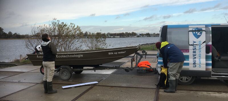 Bestand:Boot HZ op trailer.jpg