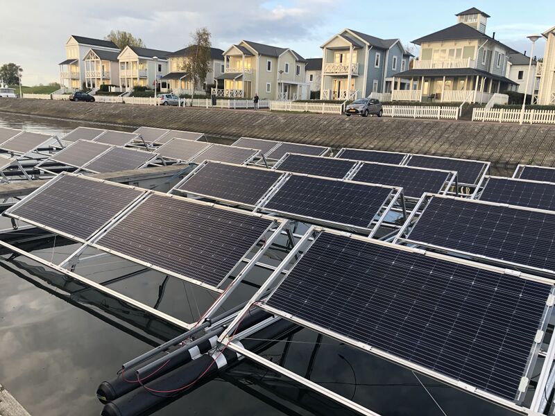Bestand:Drijvende zonnepanelen.jpg