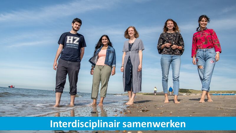 Bestand:INT - studenten strand.JPG