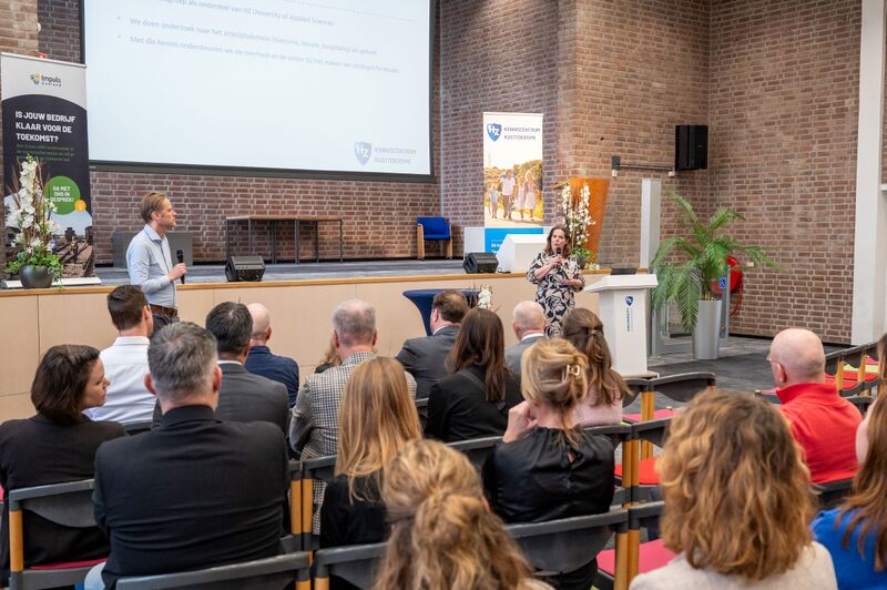 File:Foto Kennisupdate Live 2024.jpg