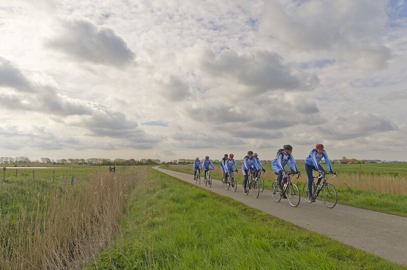 File:Wielrenners .jpg