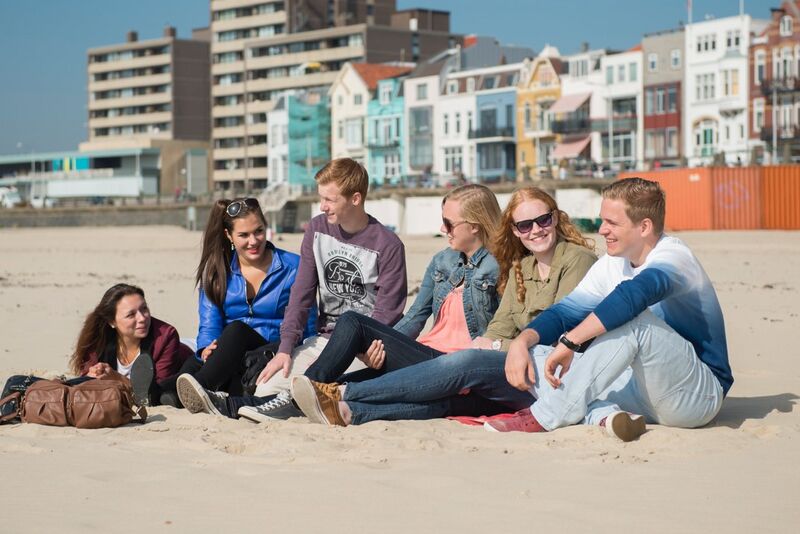 Bestand:ZS-Banner-Jongeren-strand.jpg