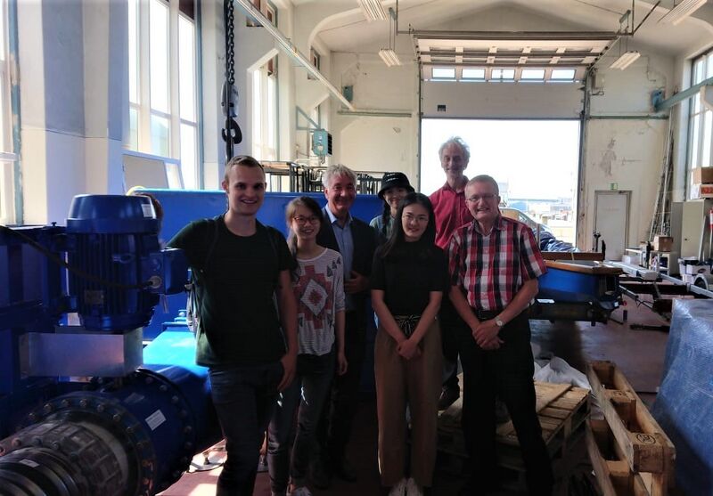 File:Playing with currents.jpg