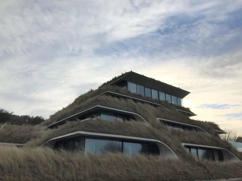 File:Zoutelande hotel Tientorens.jpg