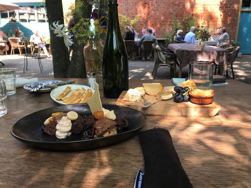 File:Bevelanden restaurant.jpg