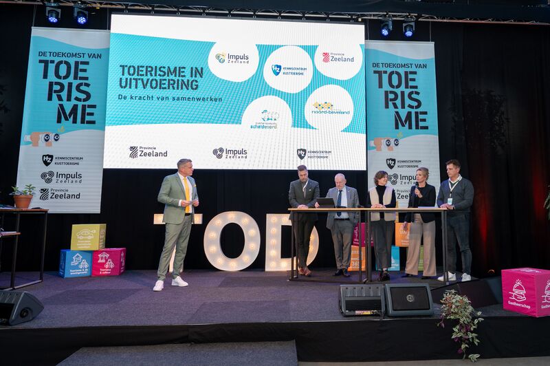 File:Panelgesprek Kracht van Samenwerken.jpg