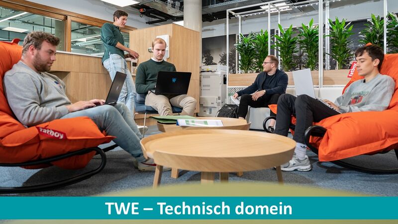 Bestand:TWE - studenten zitzak.JPG